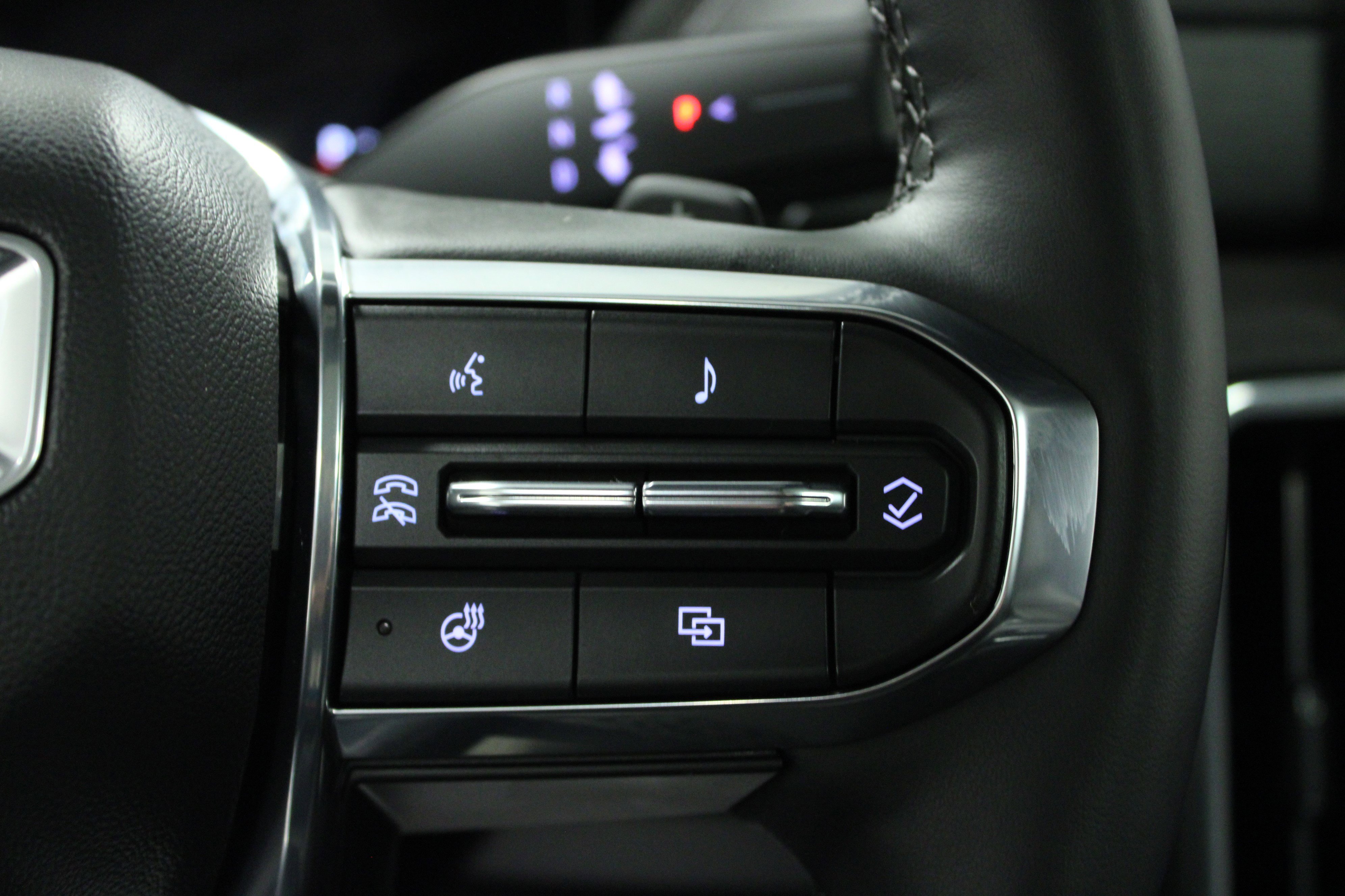 Used 2025 GMC Yukon Denali w/ Denali Reserve Package image 23