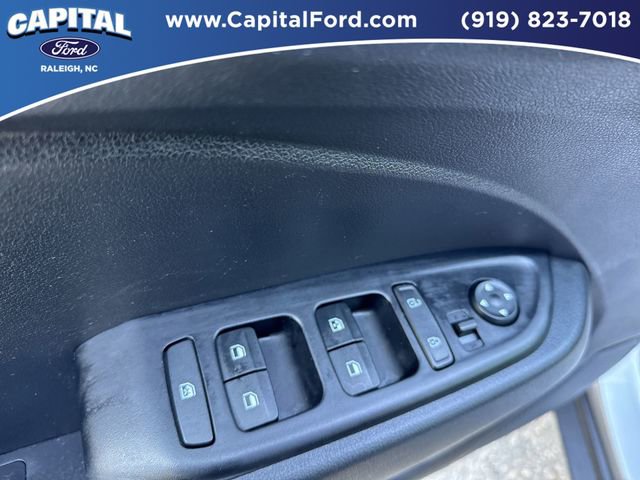 Used 2025 Hyundai Venue SEL FWD image 21