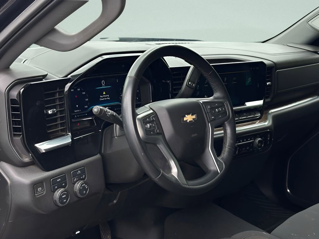 Used 2023 Chevrolet Silverado 1500 LT AWD/4WD image 9