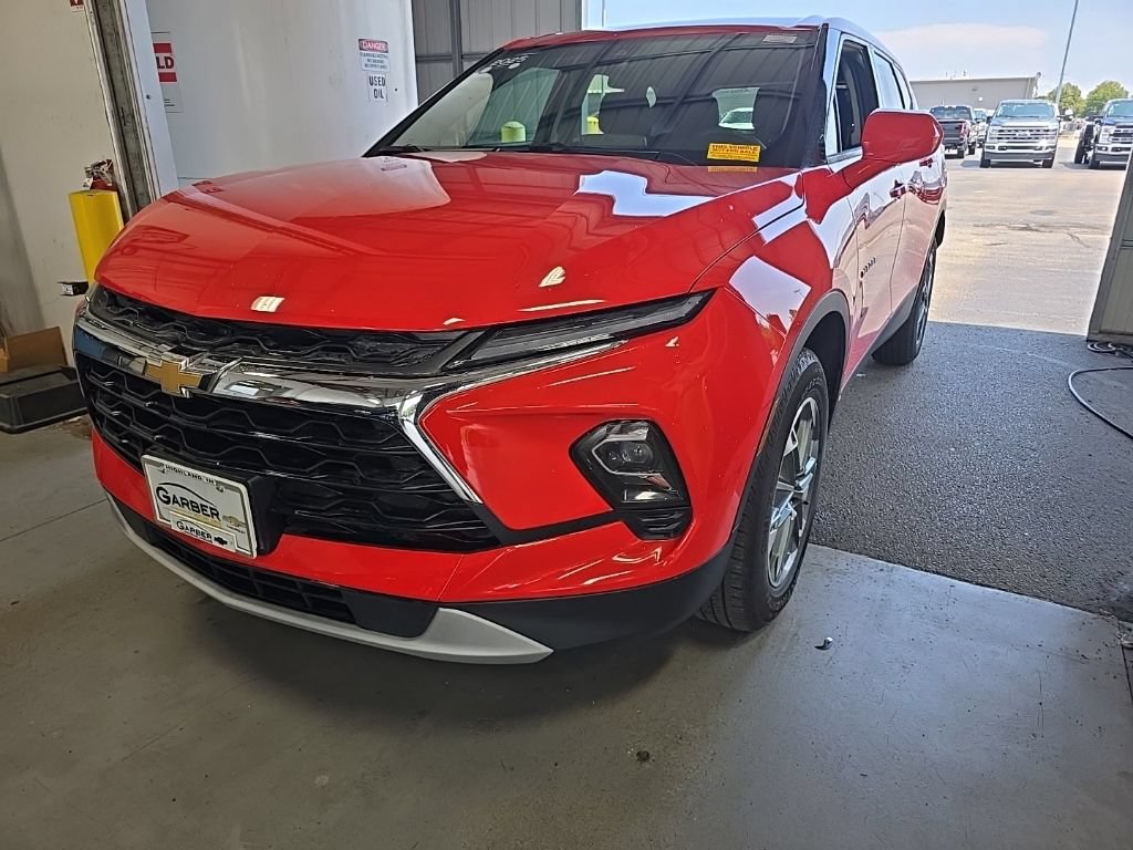 Used 2025 Chevrolet Blazer LT AWD/4WD image 2