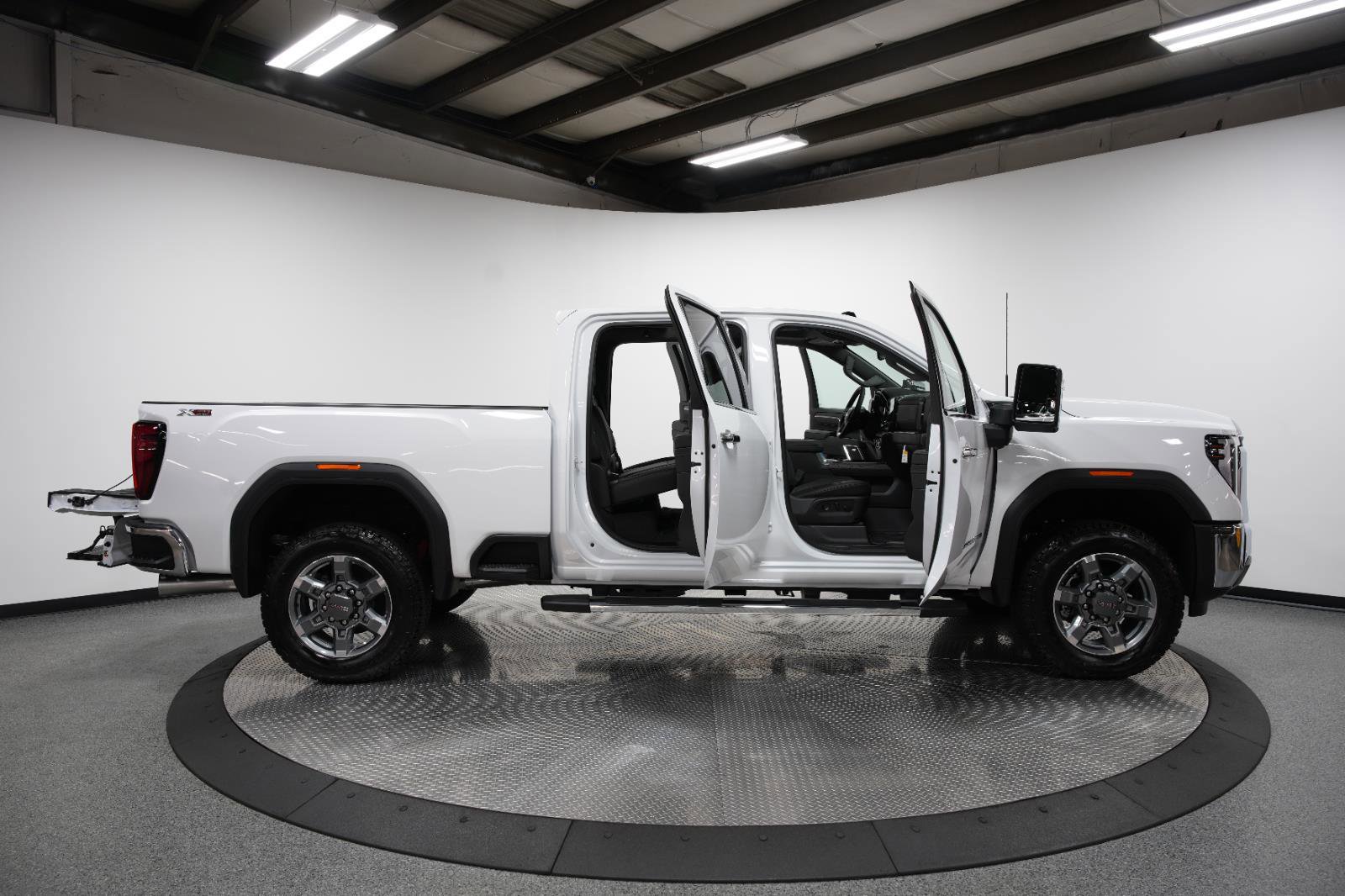 New 2025 GMC Sierra 2500 SLT w/ SLT Premium Package image 10