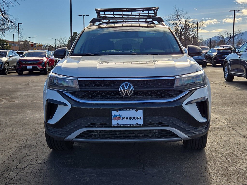 Used 2024 Volkswagen Taos SE w/ Panoramic Sunroof Package image 2