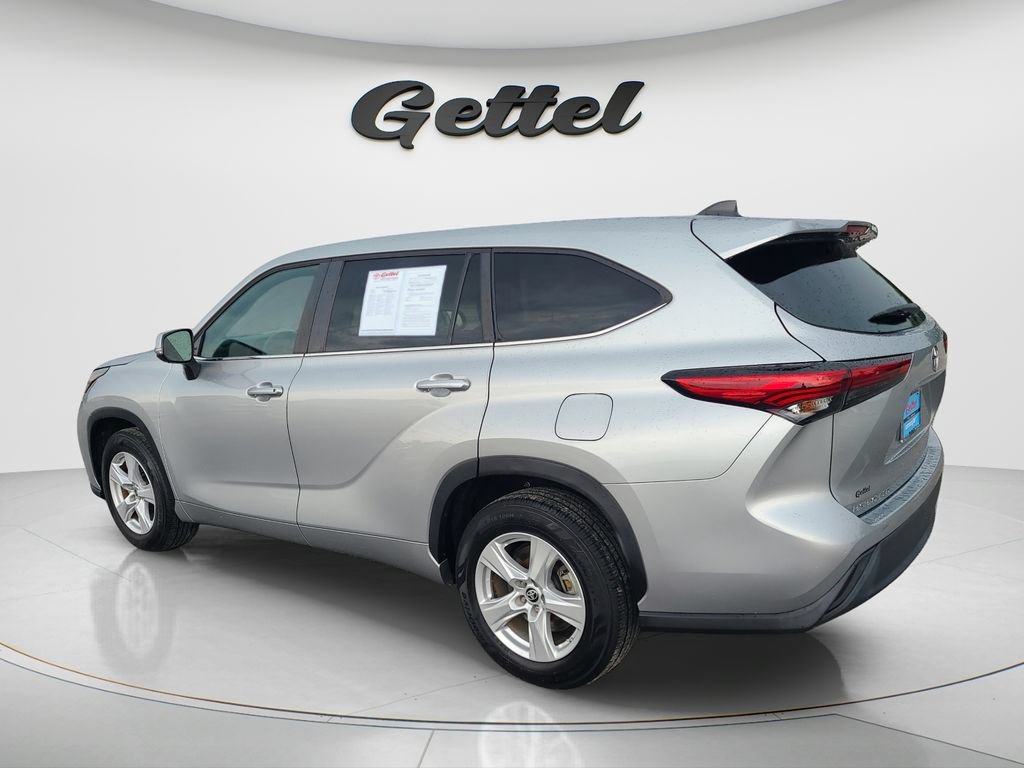 Used 2023 Toyota Highlander L FWD image 7