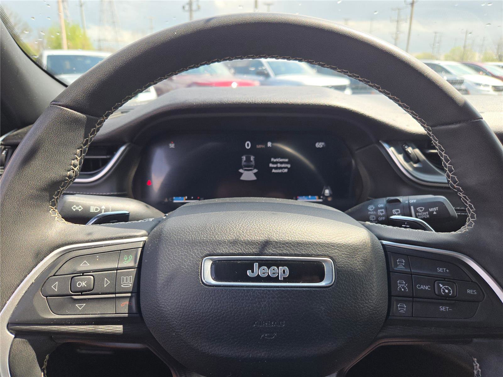 Used 2024 Jeep Grand Cherokee Altitude image 36