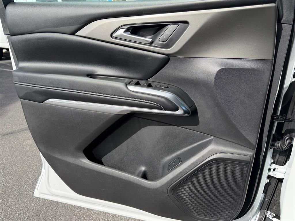 New 2026 Chevrolet Traverse LT w/ Midnight/Sport Edition image 9