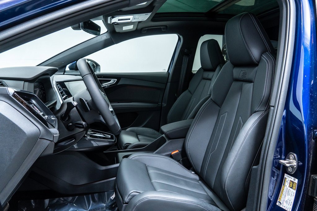 Used 2025 Audi Q4 e-tron Prestige w/ Sport Package image 5