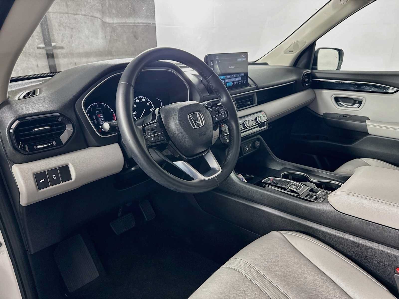 Used 2023 Honda Pilot Touring image 9