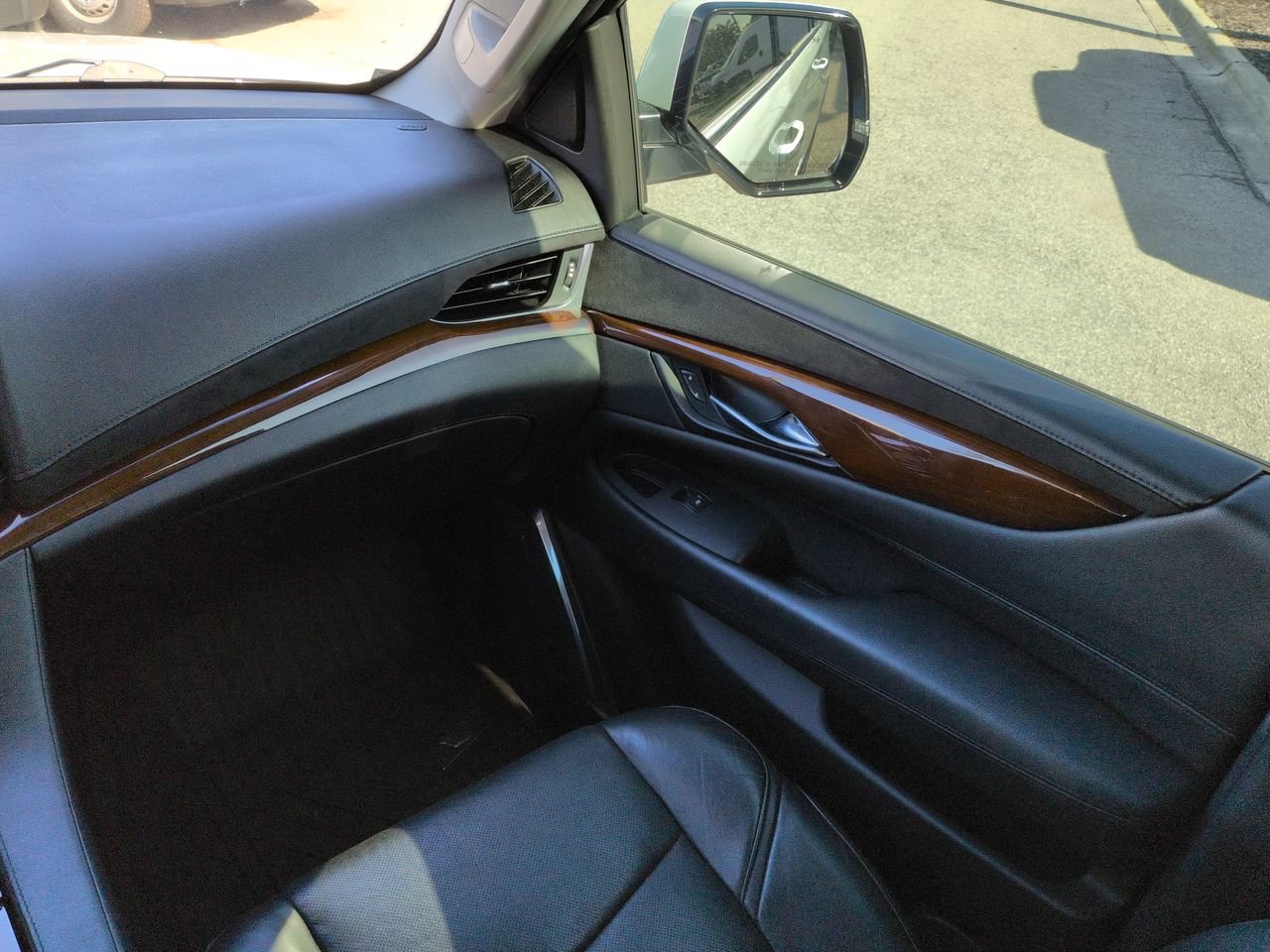 Used 2018 Cadillac Escalade Luxury RWD image 17