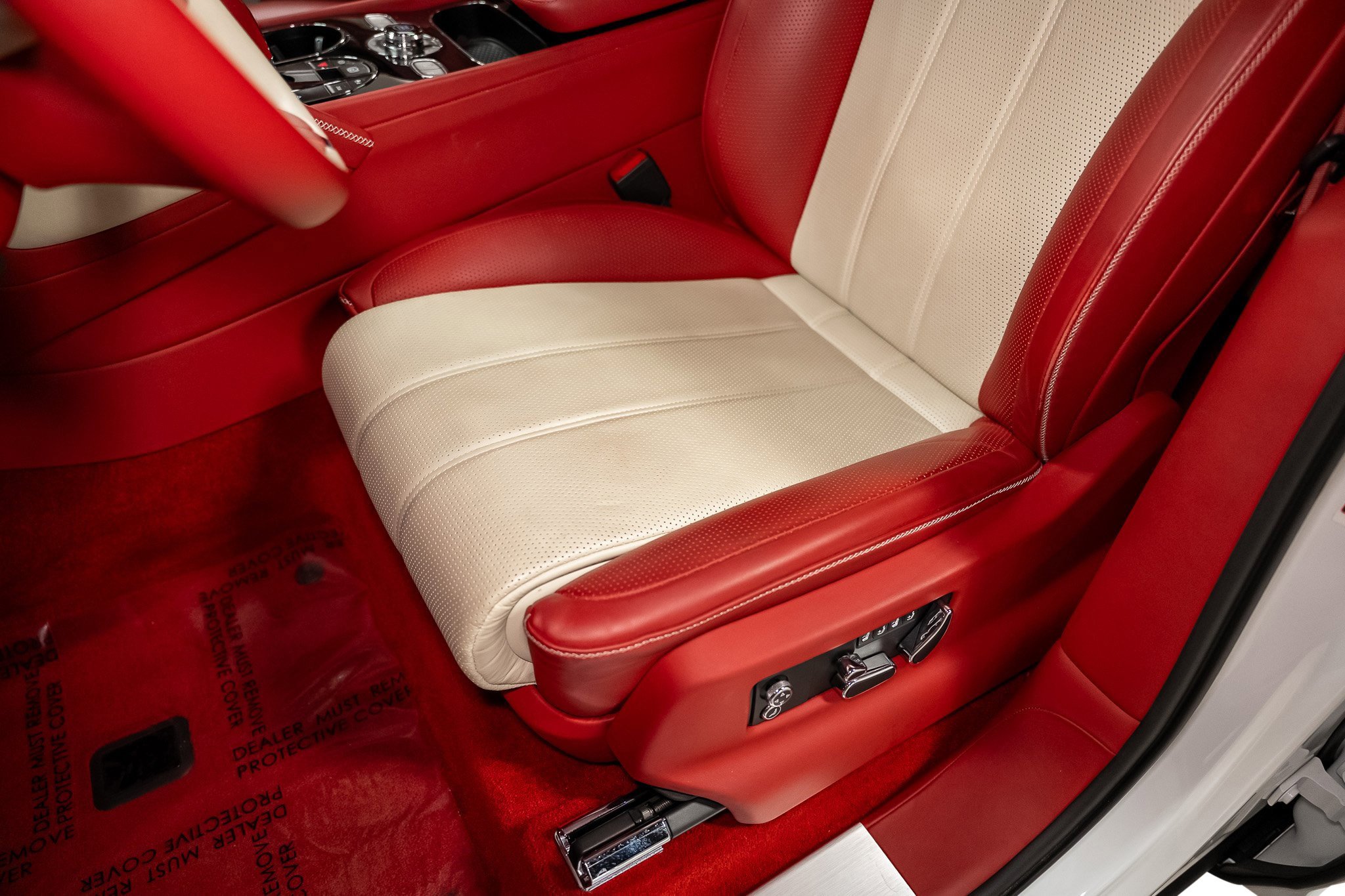 Used 2022 Bentley Bentayga image 24