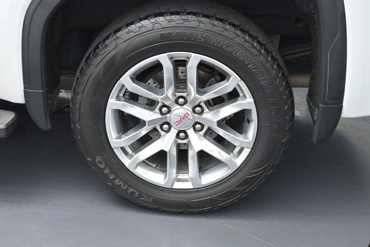 Used 2019 GMC Sierra 1500 SLT w/ SLT Premium Plus Package AWD/4WD image 37