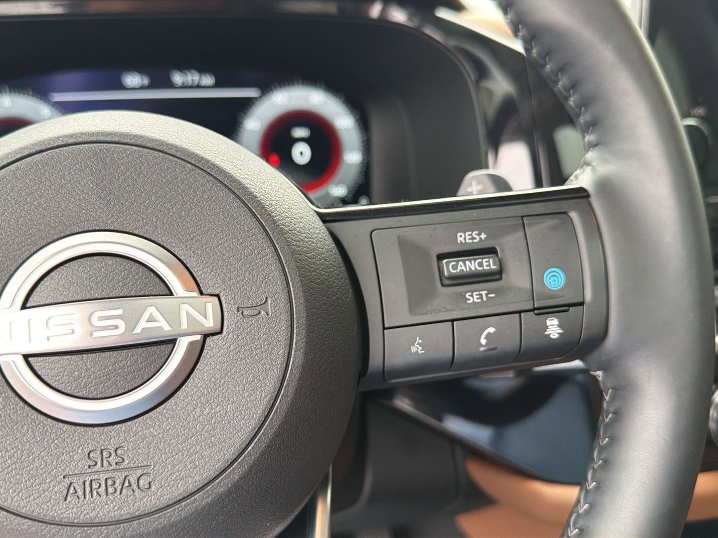 Used 2025 Nissan Pathfinder Platinum FWD image 24