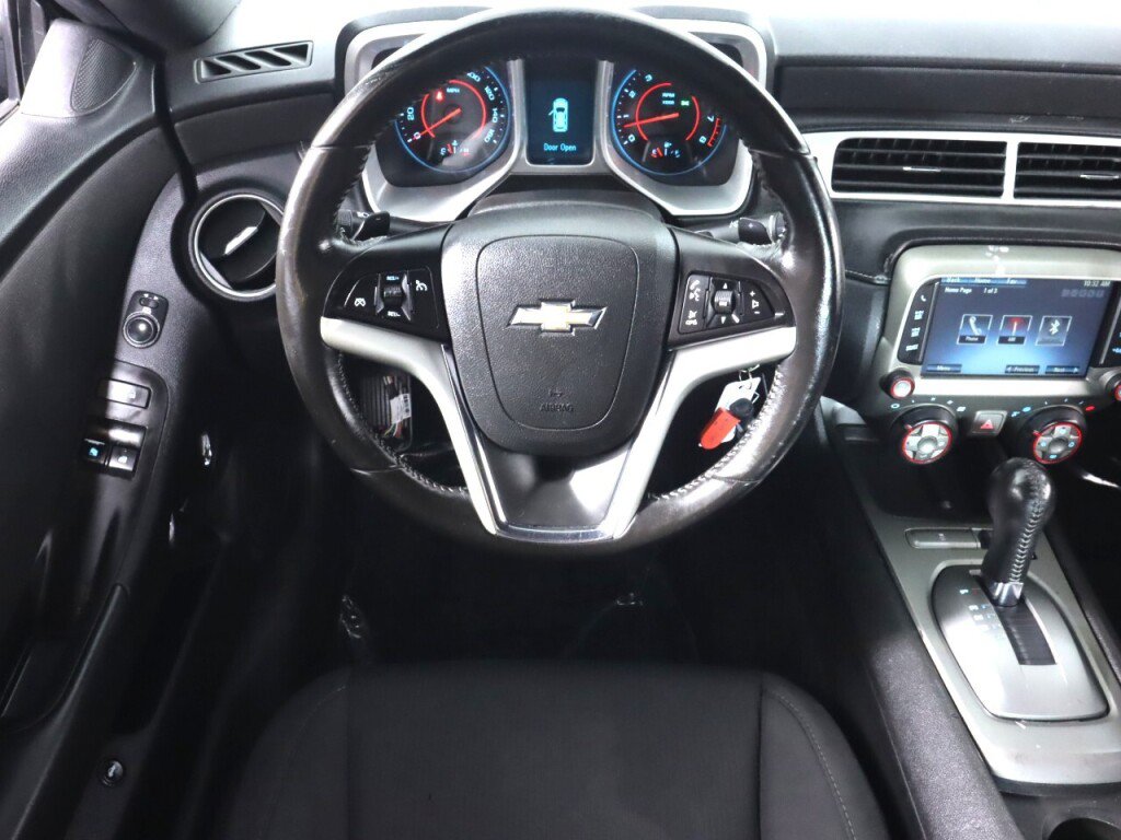 Used 2015 Chevrolet Camaro LT RWD image 25