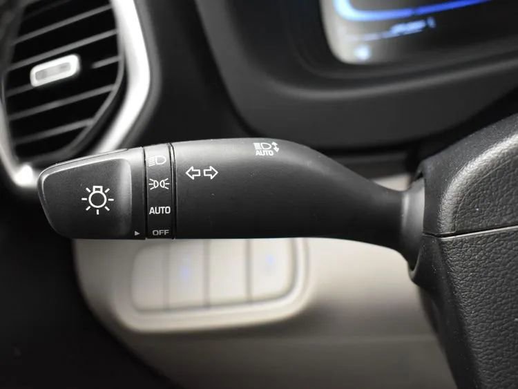 Used 2025 Hyundai Venue SEL image 26