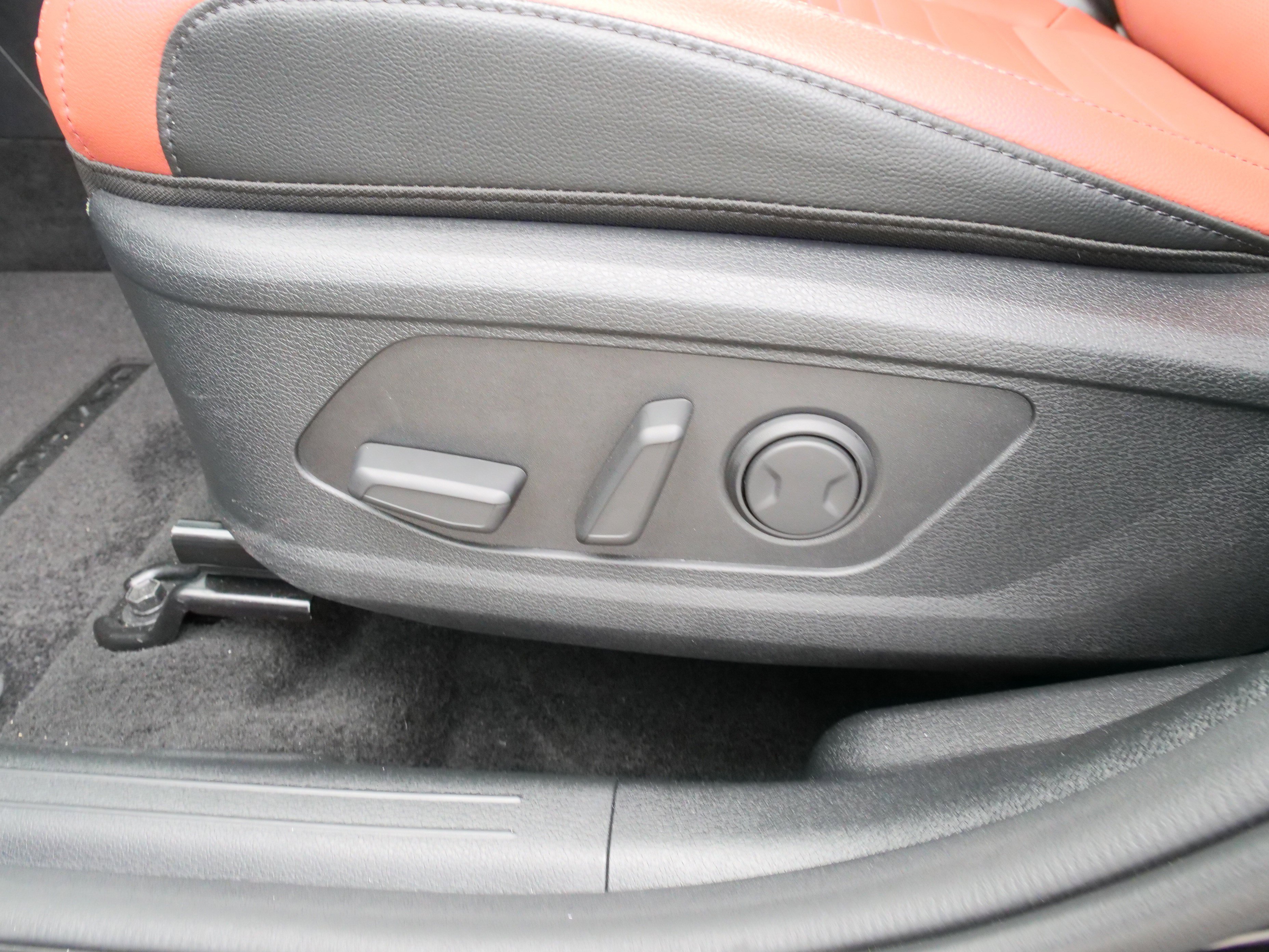 Certified 2025 Kia Sportage SX image 17