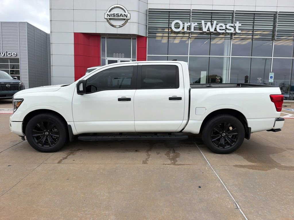 Used 2023 Nissan Titan SV w/ SV Convenience Package RWD image 2