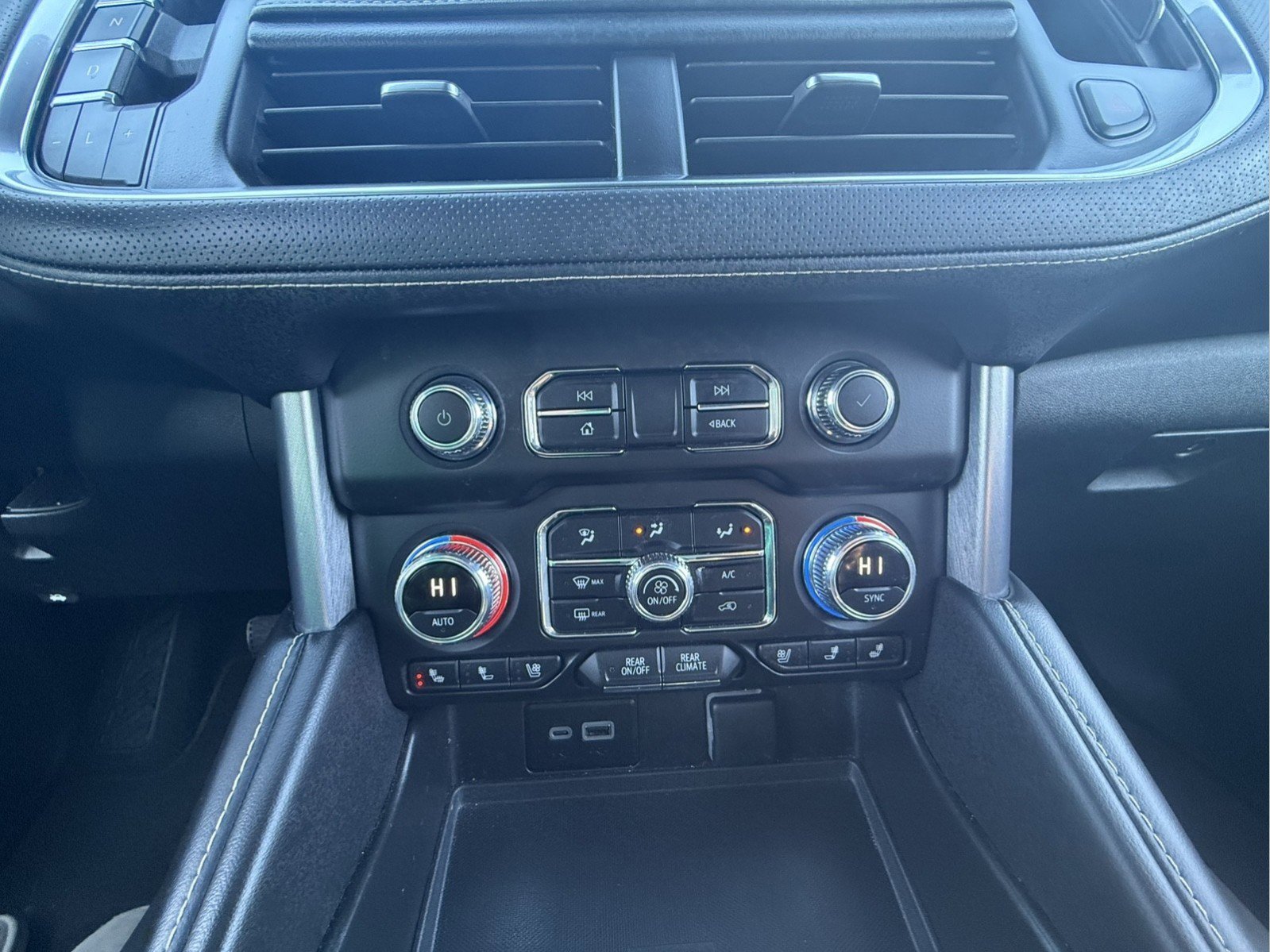 Used 2024 GMC Yukon SLT image 13