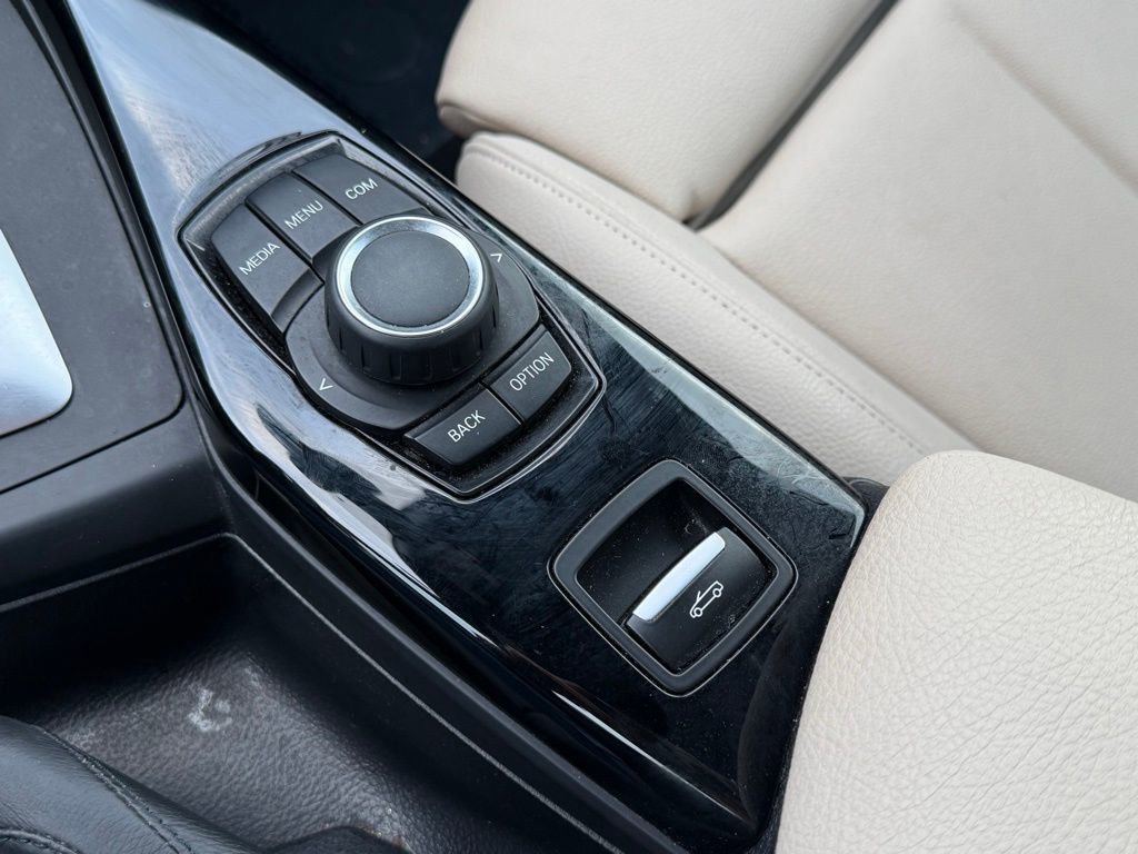 Used 2020 BMW 230i xDrive Convertible image 21