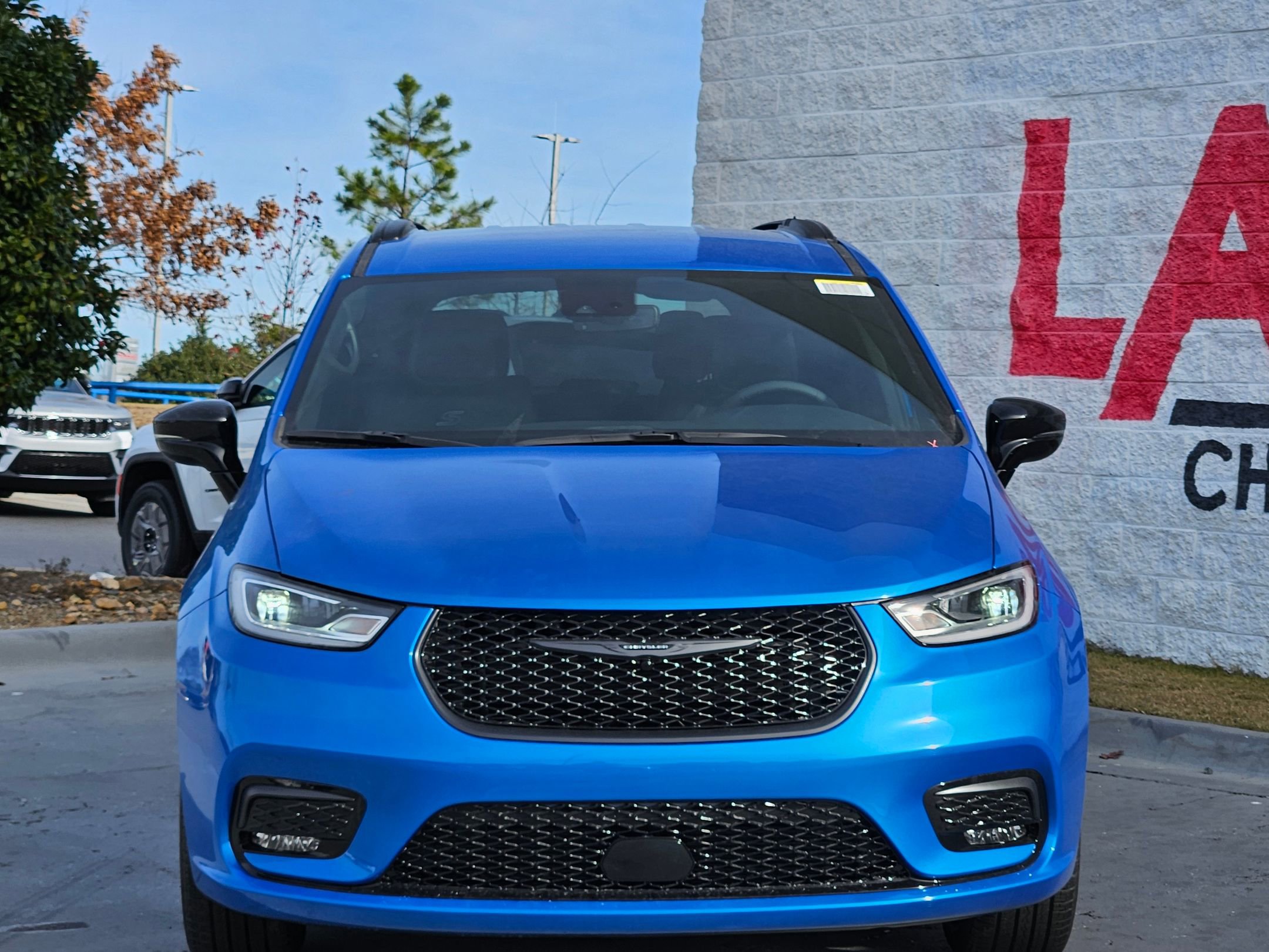 New 2026 Chrysler Pacifica Select image 2