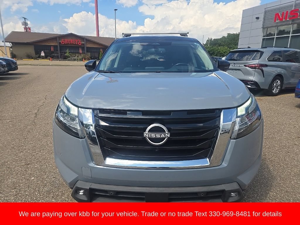 Used 2022 Nissan Pathfinder Platinum AWD/4WD image 3