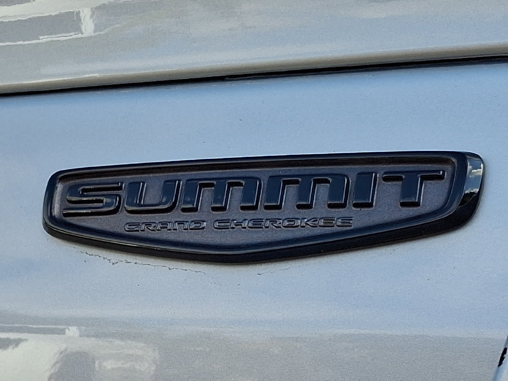 Certified 2025 Jeep Grand Cherokee Summit AWD/4WD image 31