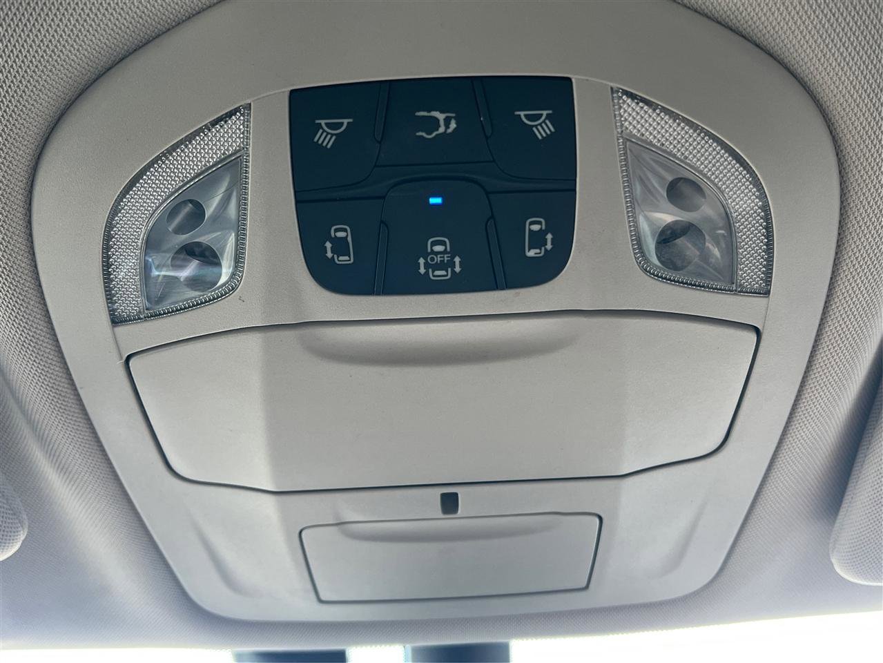 Used 2018 Chrysler Pacifica Limited FWD image 26
