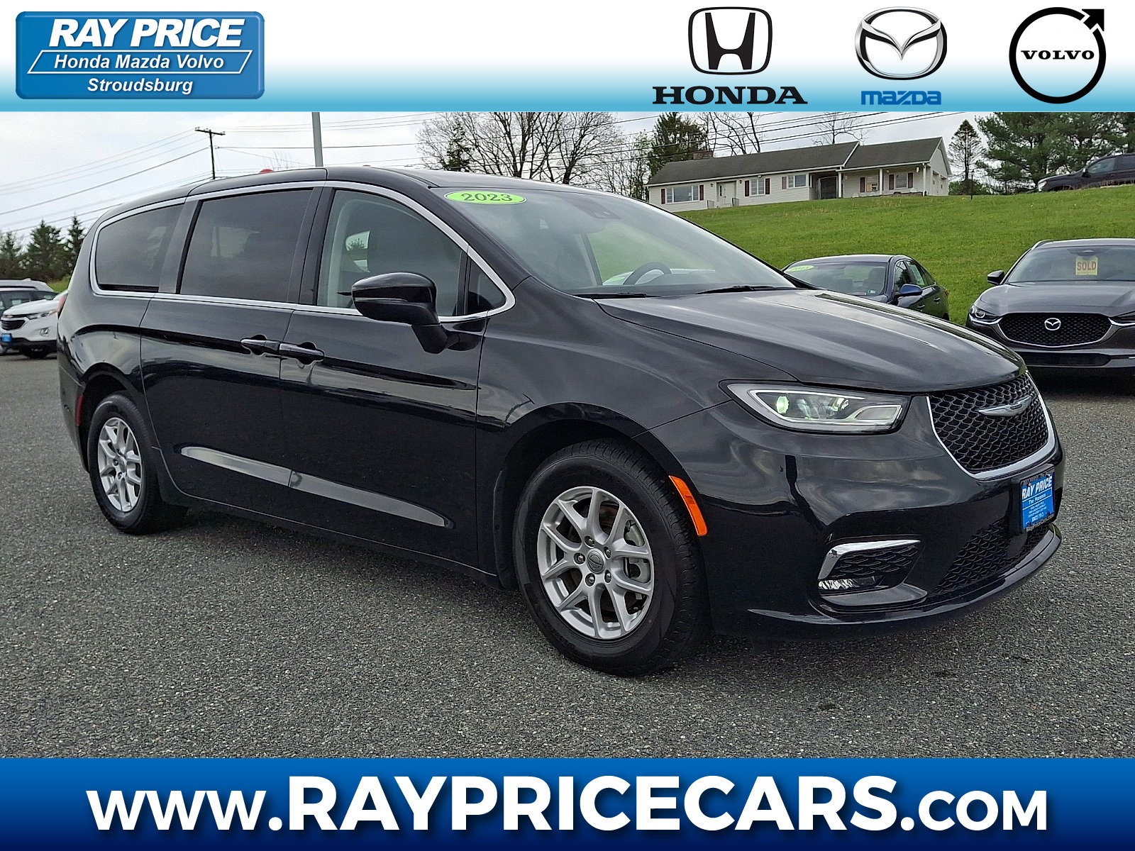 Used 2023 Chrysler Pacifica Touring-L