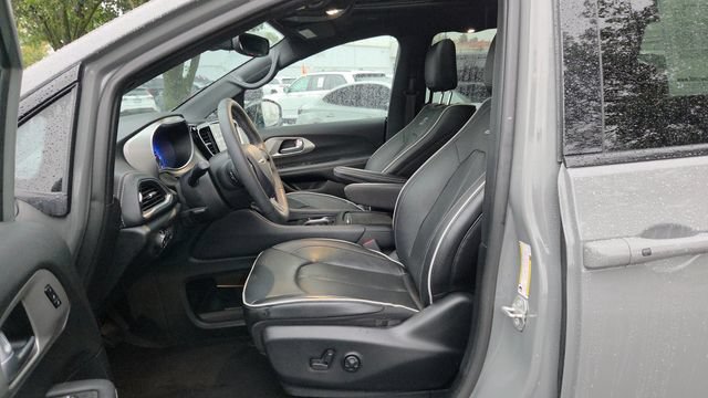Certified 2023 Chrysler Pacifica Limited w/ Uconnect Theater Family Group AWD/4WD image 5