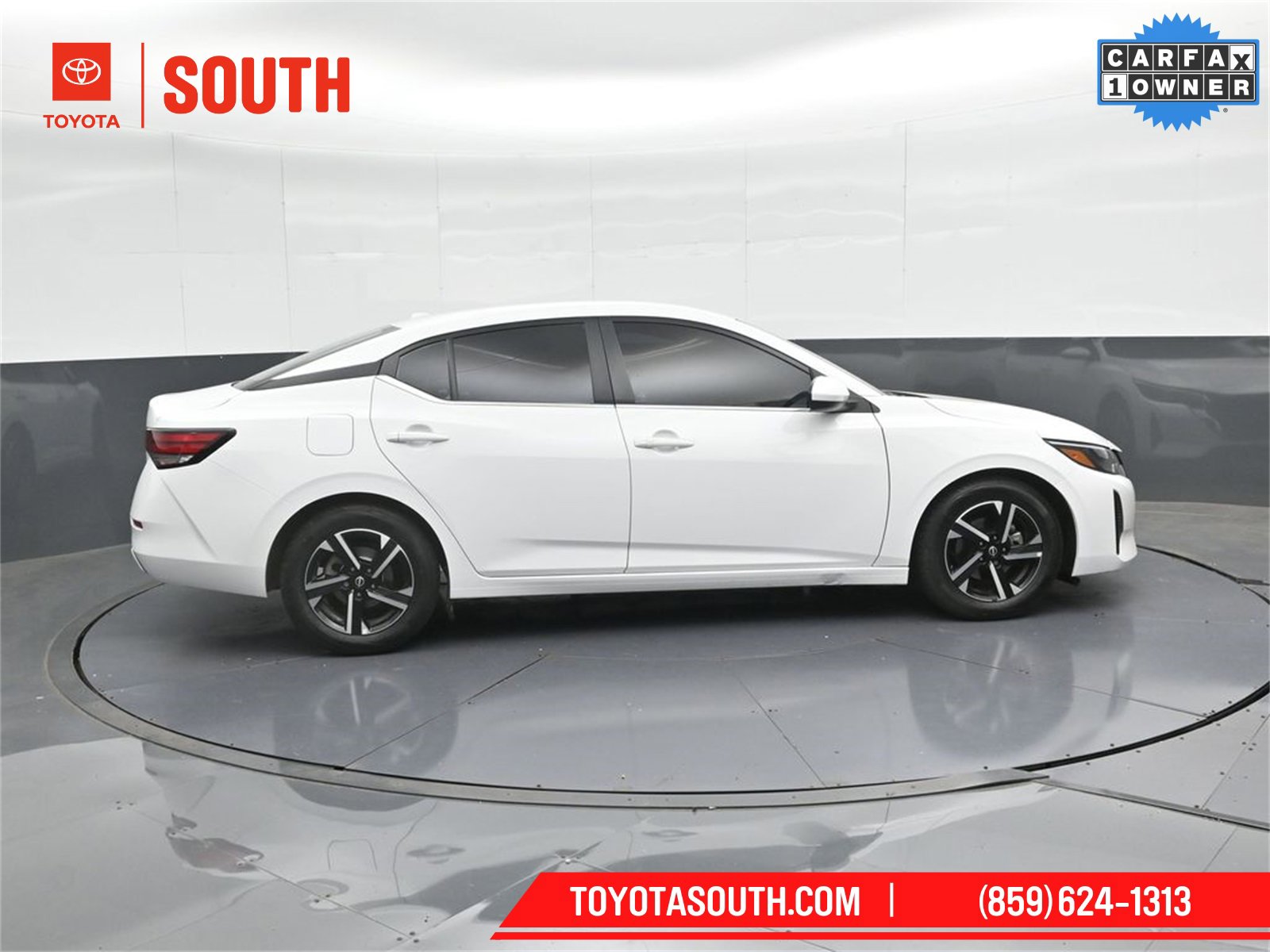 Used 2025 Nissan Sentra SV image 3