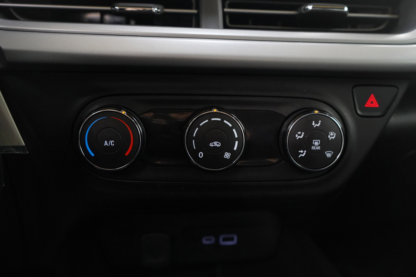 Used 2024 Chevrolet Trax LS image 21