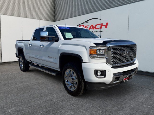 Used 2016 GMC Sierra 2500 Denali w/ Duramax Plus Package AWD/4WD image 3