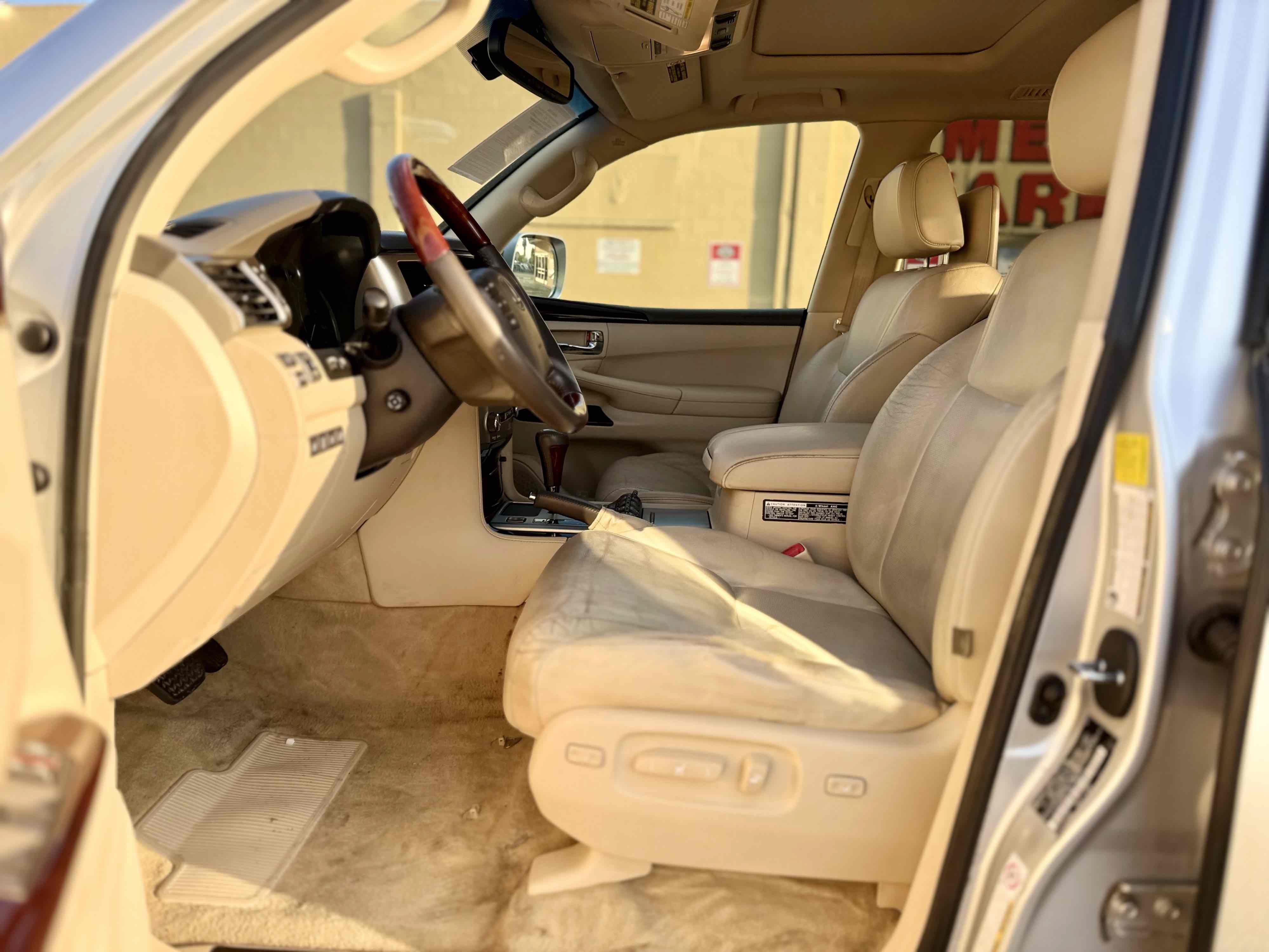Used 2013 Lexus LX 570 4WD w/ Luxury Pkg image 26