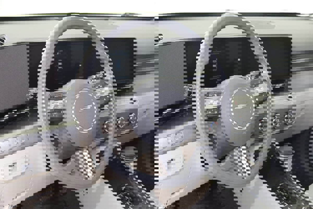 Used 2024 Hyundai Kona SE image 6