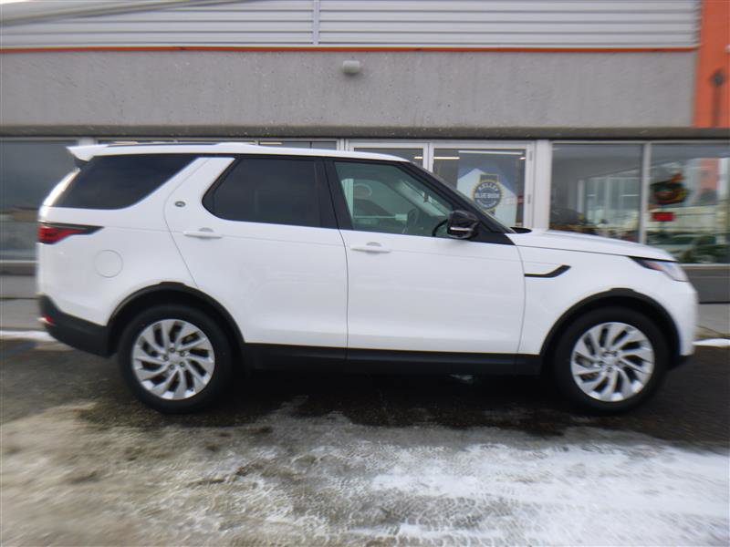 Used 2024 Land Rover Discovery S image 4