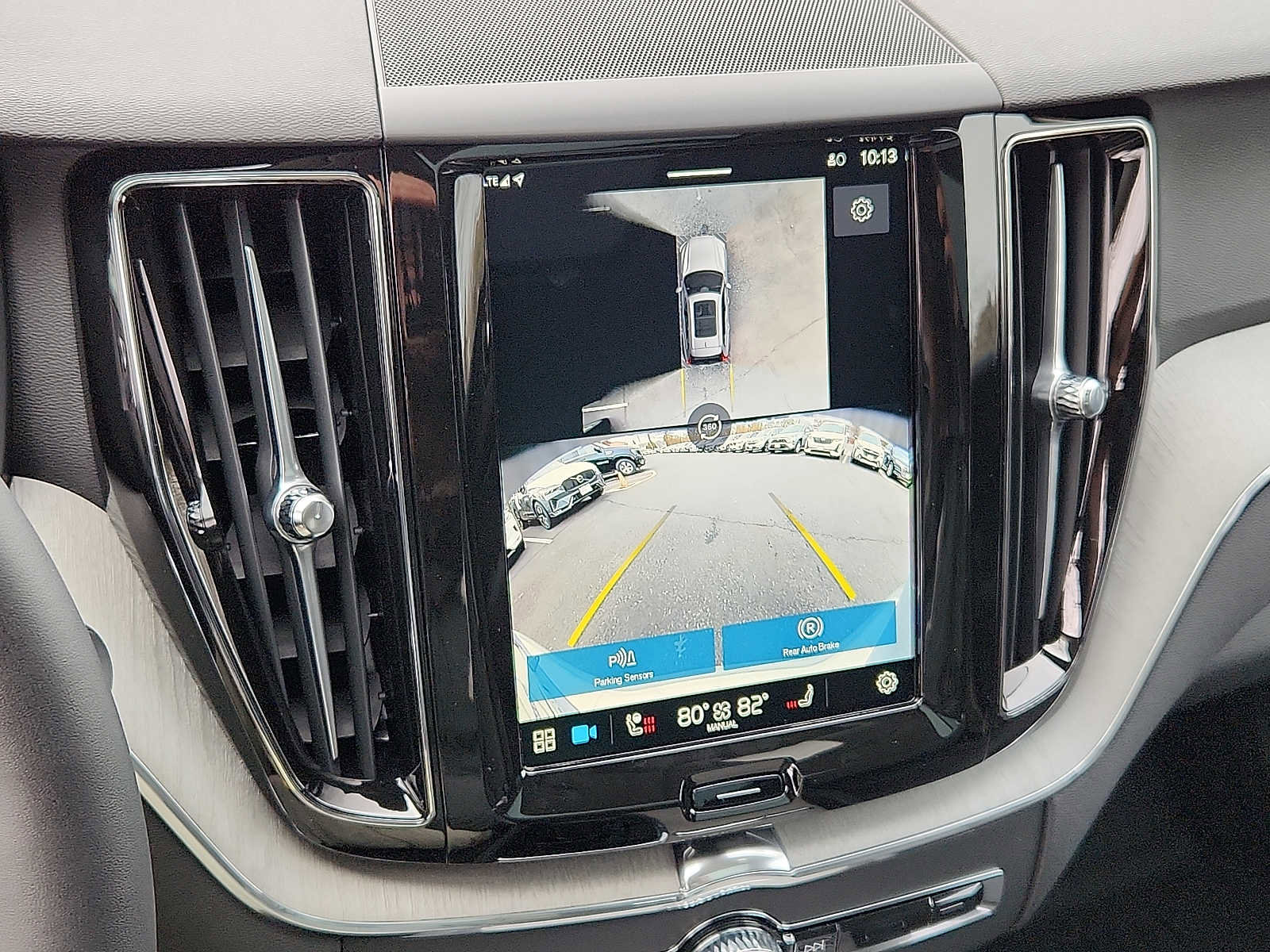 Used 2025 Volvo XC60 T8 Plus w/ Protection Package Premier image 17