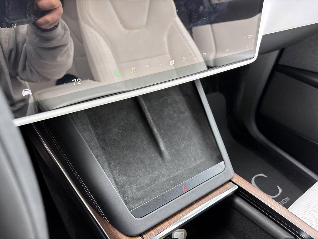Used 2022 Tesla Model X image 21