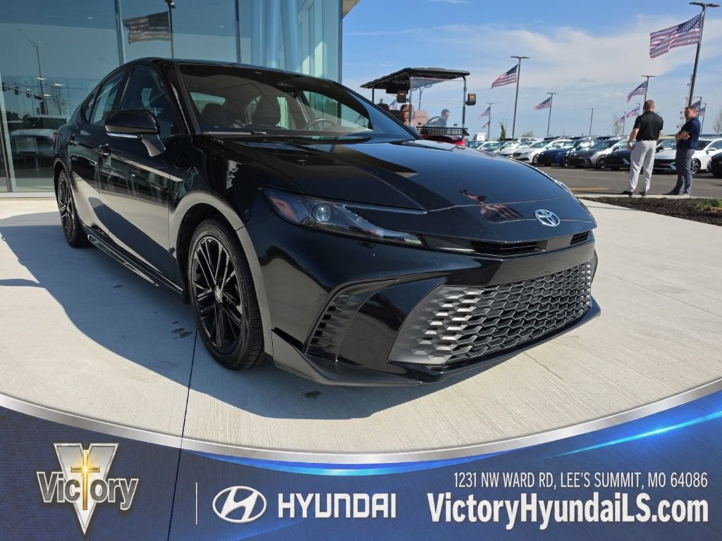 Used 2025 Toyota Camry SE FWD image 7