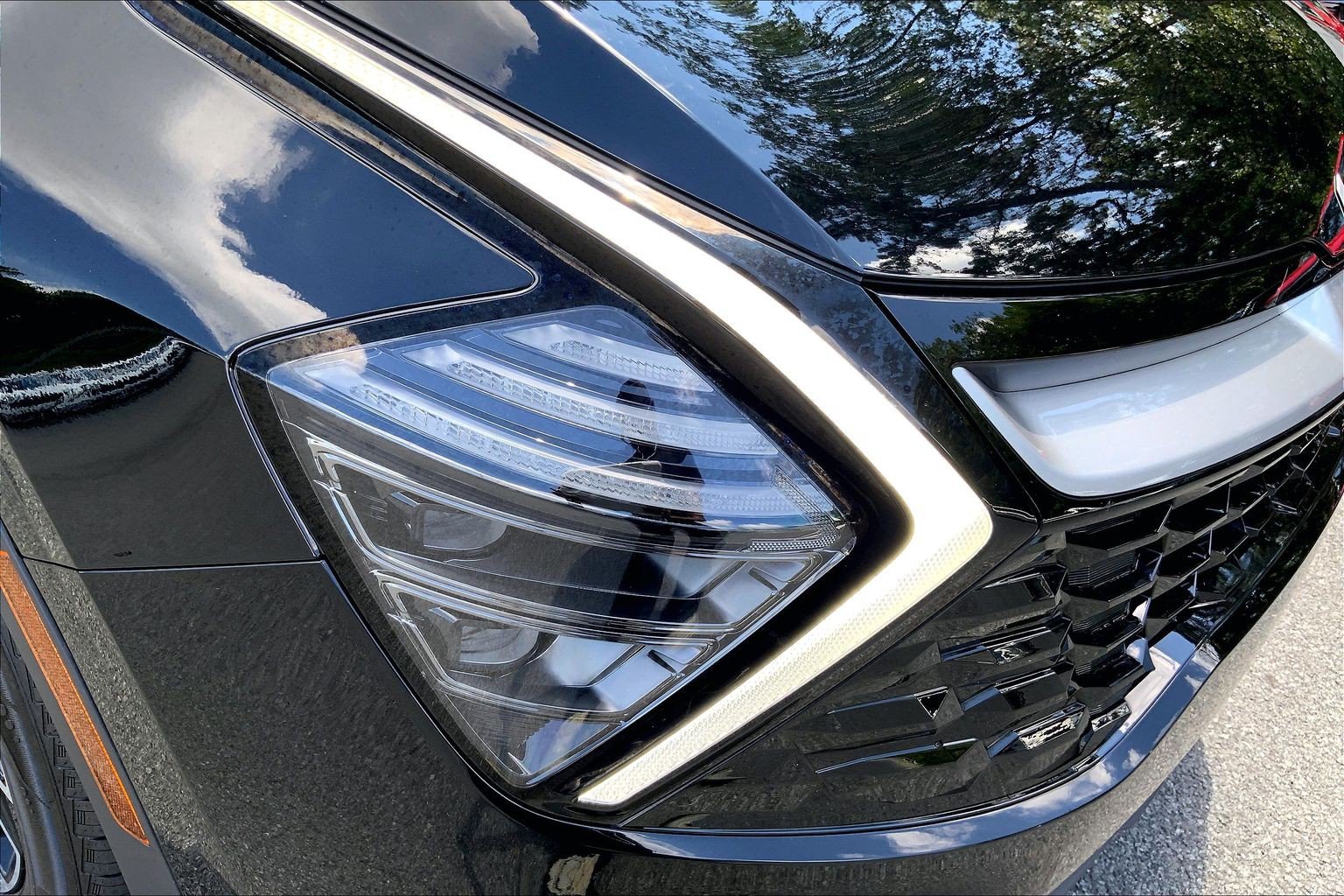 Used 2025 Kia Sportage EX FWD image 29