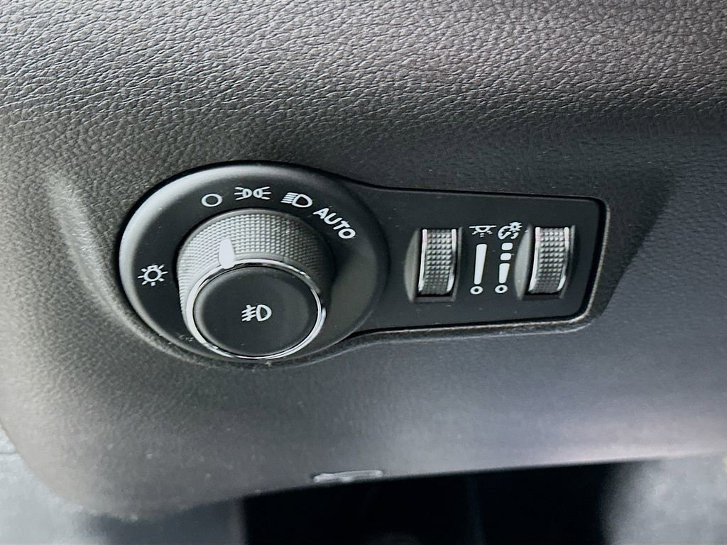 Used 2022 Jeep Compass Limited w/ Sun and Sound Group image 18