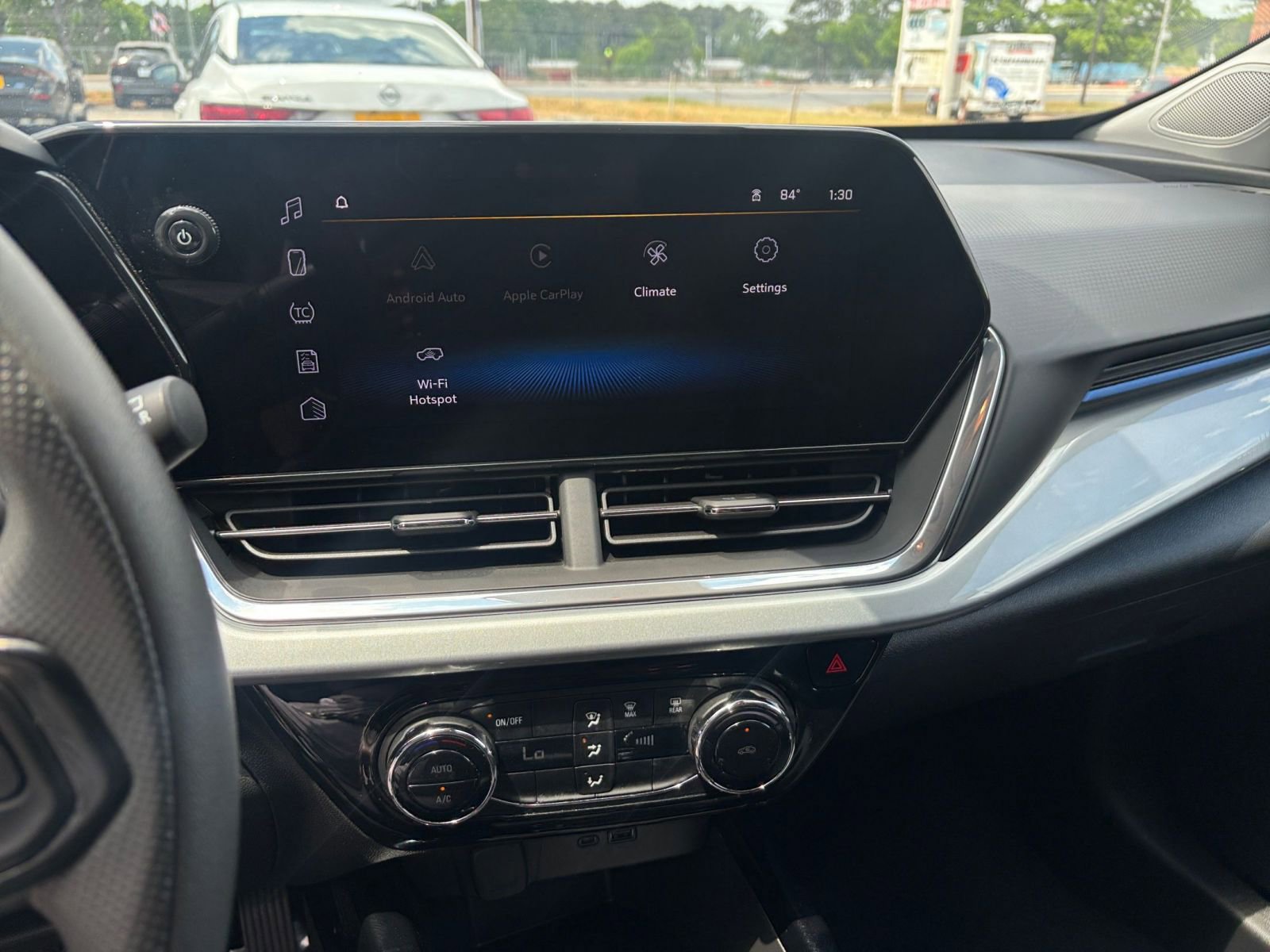 Used 2025 Chevrolet Trax LT FWD image 20