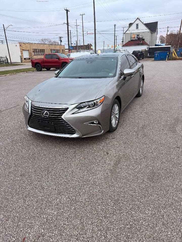 Used 2018 Lexus ES 350 w/ Ultra Luxury Package image 2