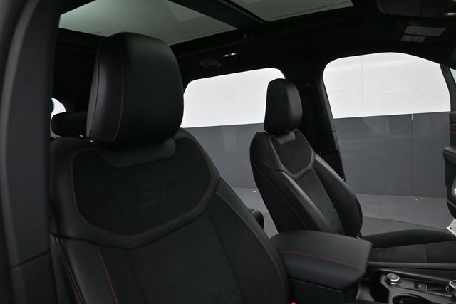 Certified 2025 Ford Explorer ST AWD/4WD image 33