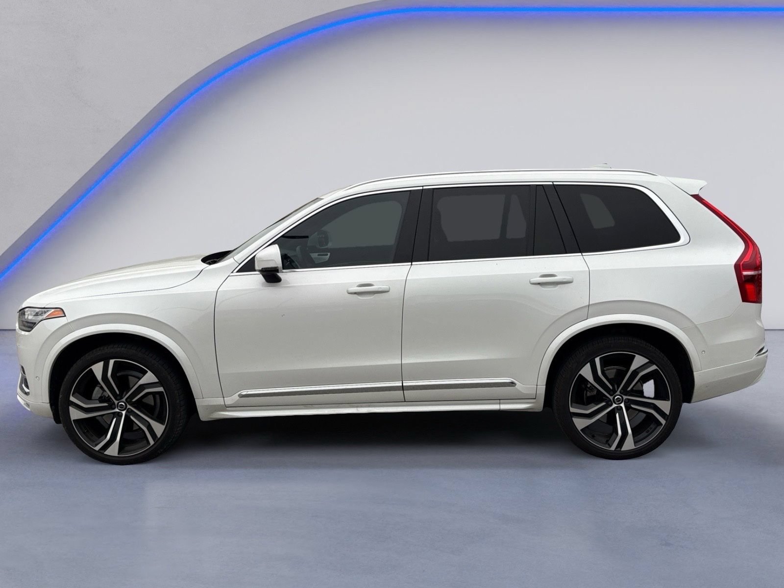 Used 2024 Volvo XC90 B6 Ultimate w/ Protection Package Premier AWD/4WD image 3