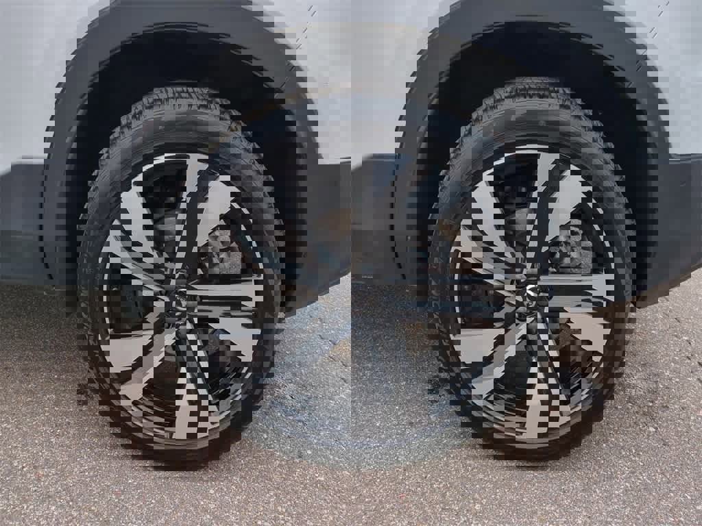 Used 2023 Volvo XC40 B5 Ultimate w/ Protection Package Premier image 6