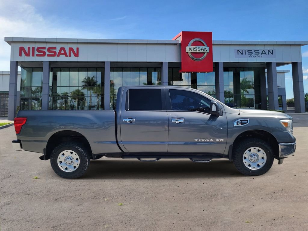 Used 2019 Nissan Titan SV image 3