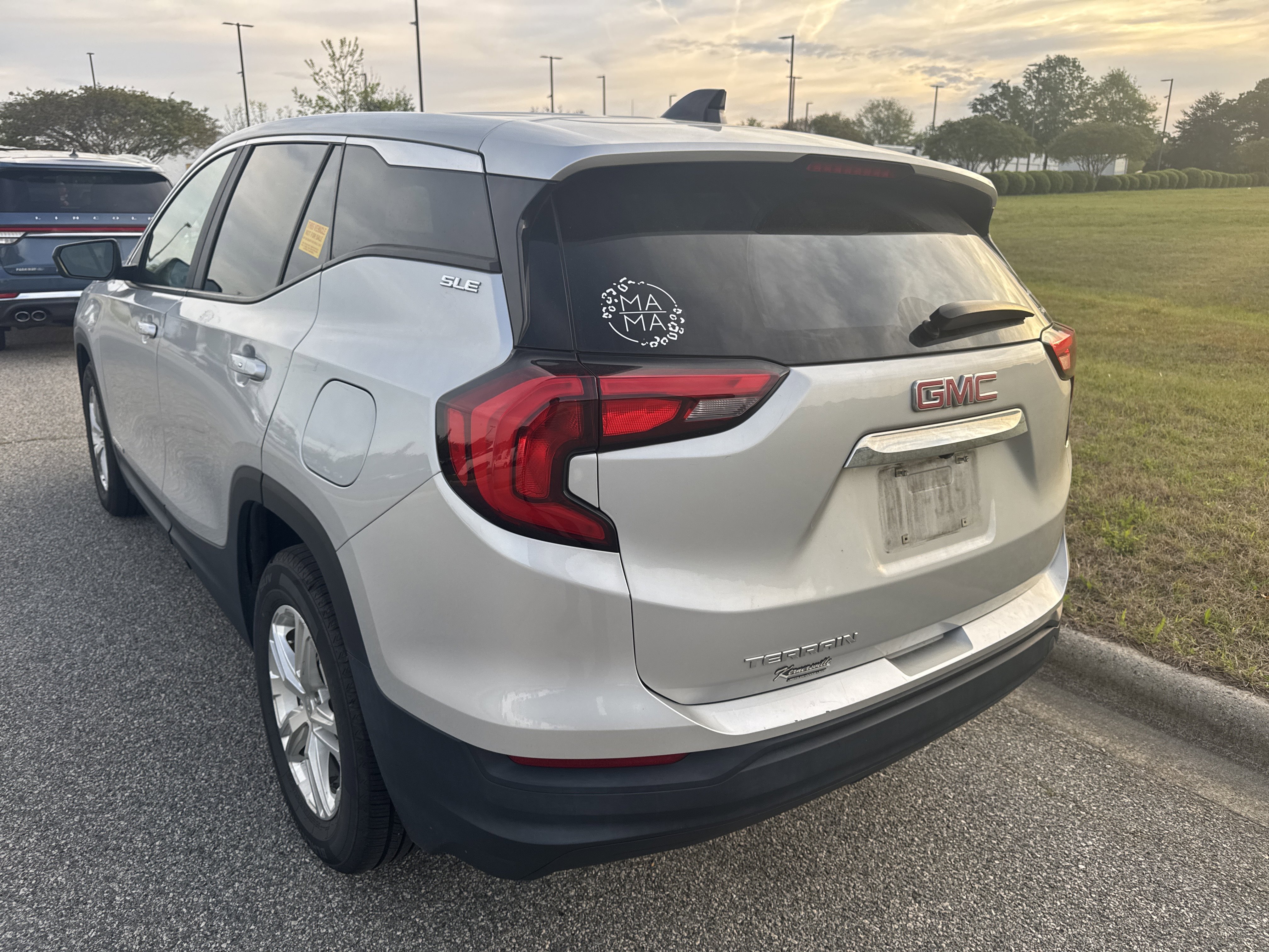 Used 2021 GMC Terrain SLE image 8