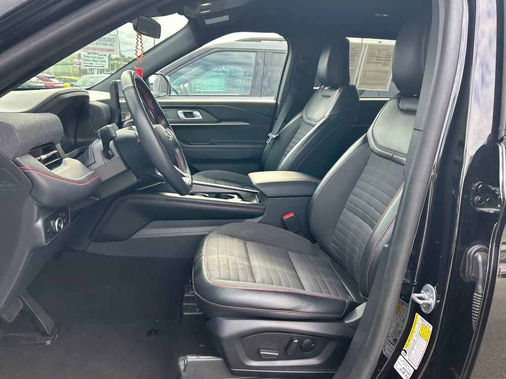 Used 2025 Ford Explorer ST-Line w/ ST-Line Street Pack AWD/4WD image 11