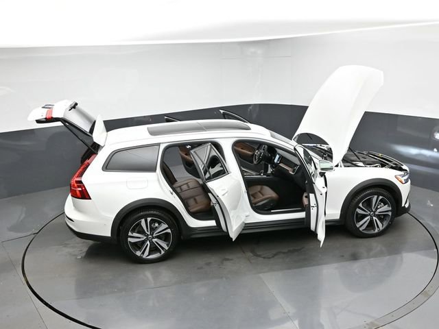 Used 2025 Volvo V60 B5 Cross Country Plus AWD/4WD image 49