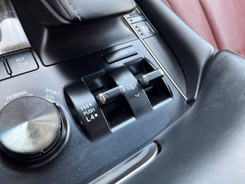 Used 2019 Lexus LX 570 4WD w/ Luxury Package image 36