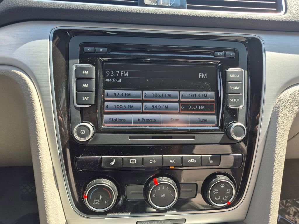 Used 2013 Volkswagen Passat 2.5 SE FWD image 16