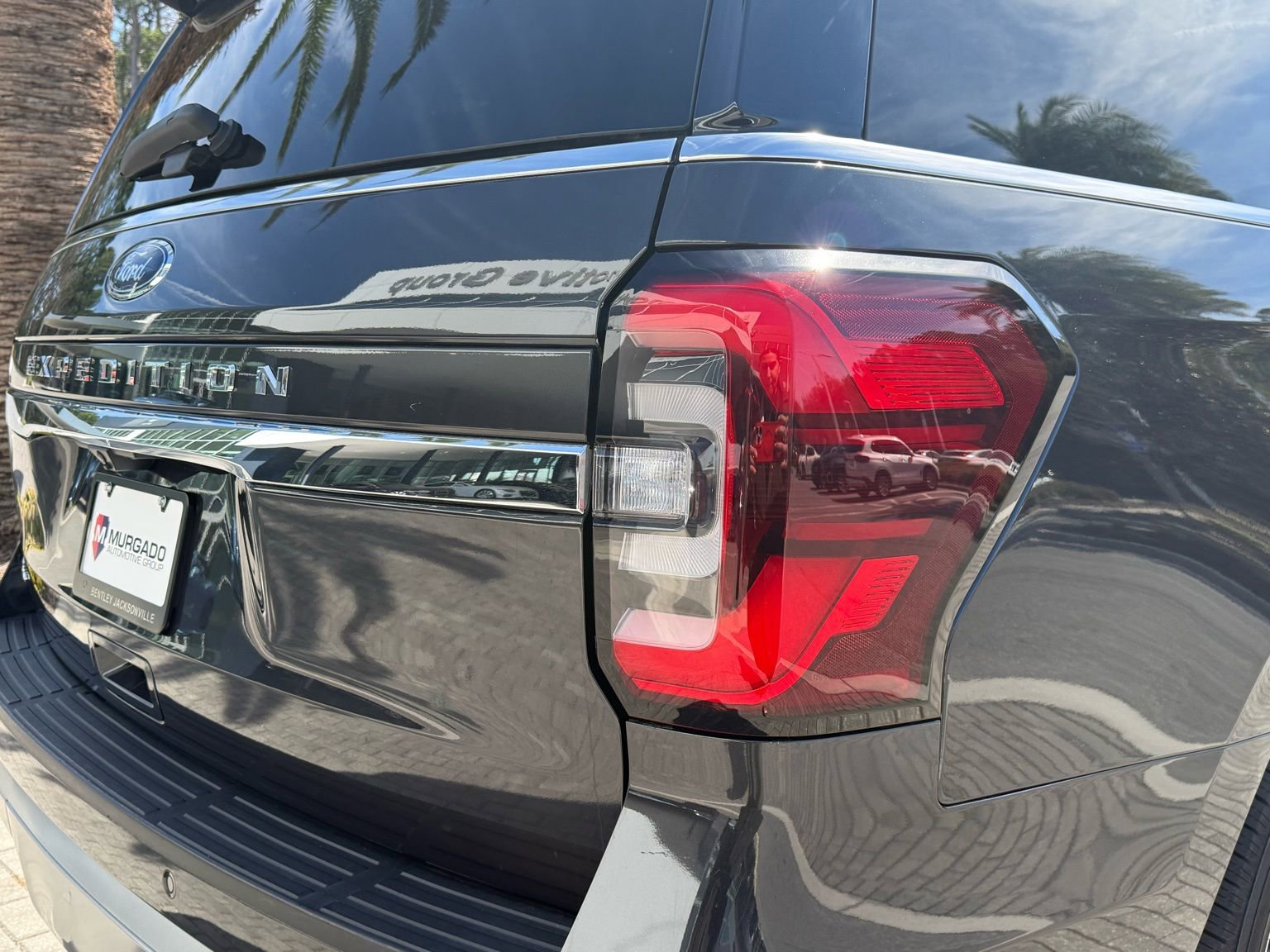 Used 2024 Ford Expedition Limited image 13